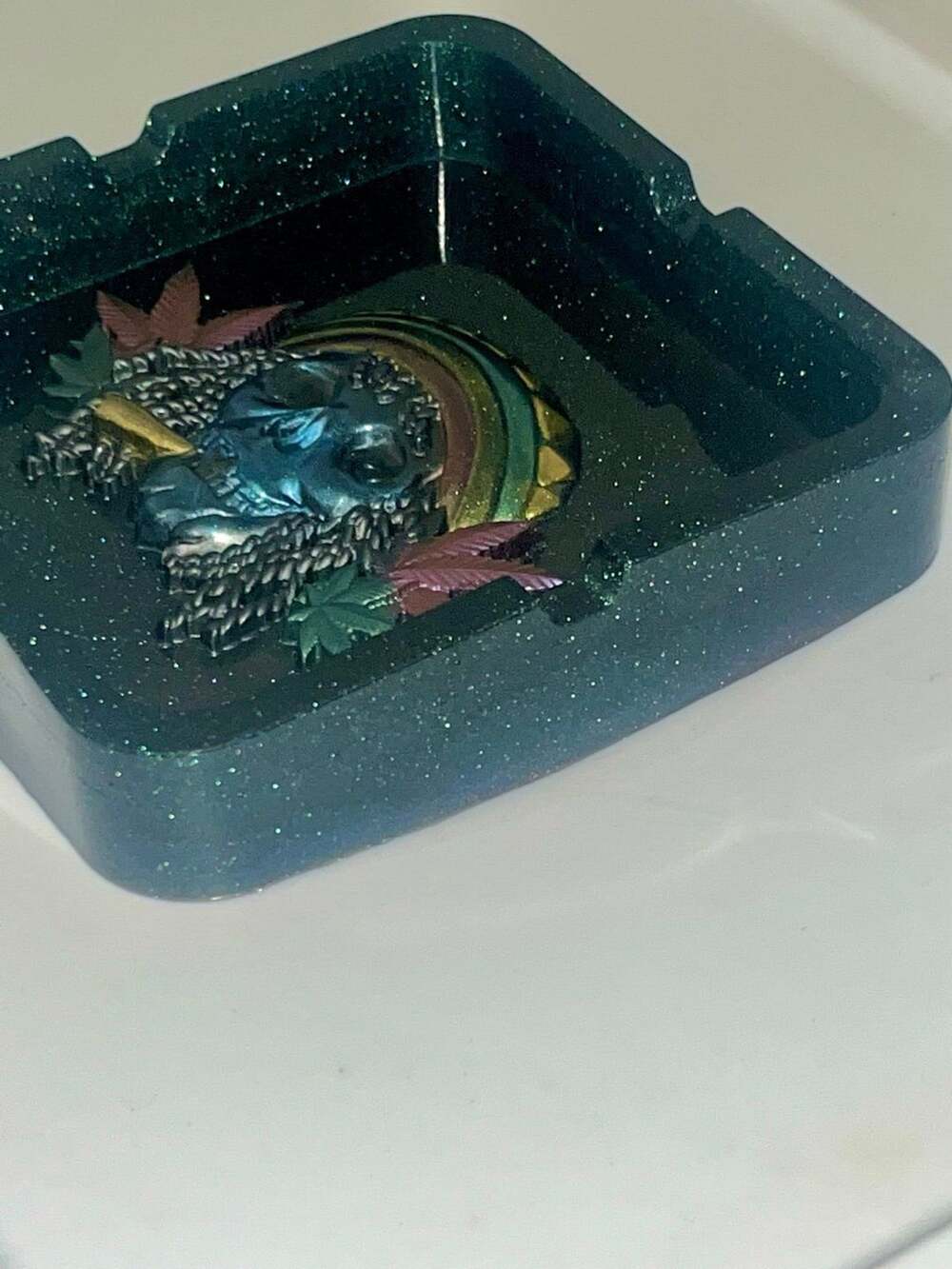 Handmade Colorful Rasta Skull Resin AshTray - Picture 7 of 11